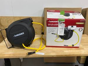 lot 25 image: HUSKY 38 x 50 Hybrid  Air Hose w Self-Retracting Reel