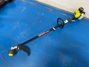 lot 60 image: RYOBI 25cc 2 Cycle Full Crank Curved Shaft String Trimmer
