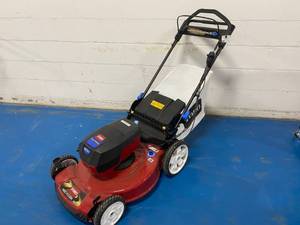lot 78 image: TORO Recycler 22 in. 60-Volt Lithium-Ion Cordless Battery Walk Behind Personal Pace Mower - 6.0 Ah