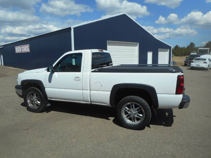 lot 3 image: 2005 Chevy Silverado 1500 Z71 4x4