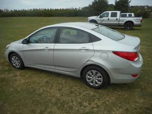 lot 1 image: 2017 Hyundai Accent SE