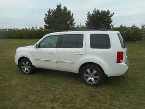 lot 4 image: 2013 Honda Pilot Touring