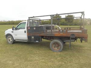 lot 2 image: 2004 Ford F550 SD XLT Lariat