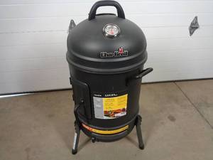 lot 2 image: New Char-Broil 16 inch Bullet Smoker