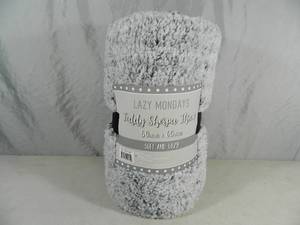 lot 21 image: New Super Soft Teddy Sherpa Throw