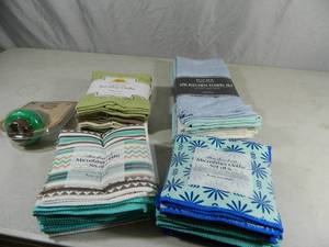lot 44 image: 22 New Kitchen Towels and New Kitchen Timer