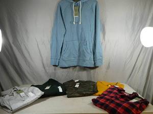 lot 77 image: Lot of Mens Medium Clothing