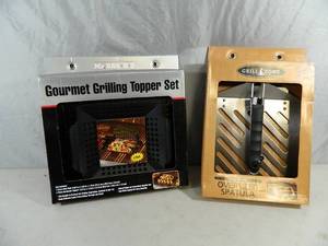 lot 93 image: New Gourmet Grilling Topper Set and New Oversized Spatula