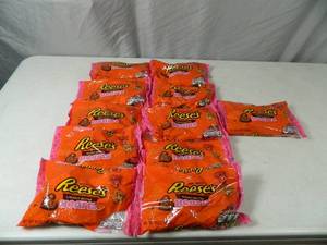 lot 103 image: 11 New 10oz Bags of Reese Hearts