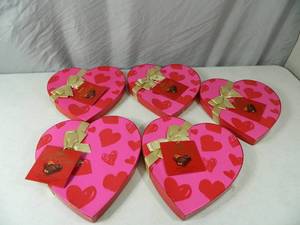 lot 111 image: 5 New Pot of Gold Assorted Chocolates