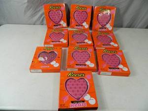 lot 131 image: 10 New 5 oz Reese Hearts