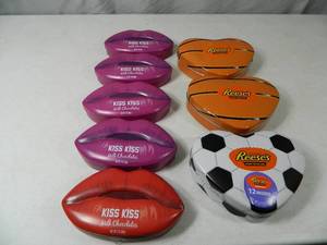 lot 141 image: 8 New Tins of Candy