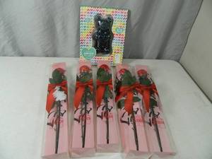 lot 164 image: New Oversized Gummy Bear and 5 New Chocolate Roses