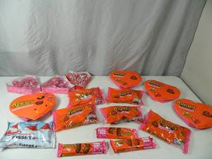 lot 165 image: Large Assortment of Reeses and Hersheys