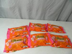 lot 169 image: 6 New 10.2 oz Bags of Reeses White Creme Peanut Butter Hearts