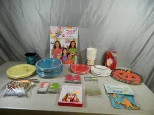 lot 195 image: New Disposable Plates and Party Supplies