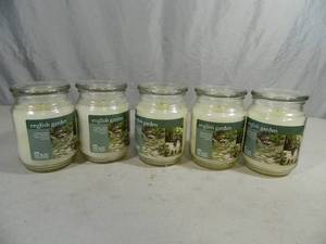lot 200 image: 5 New English Garden Candles