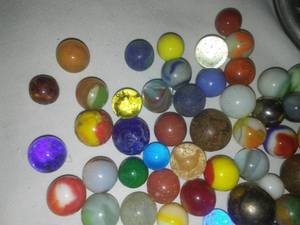 lot 167 image: Ball jar with vintage marbles.