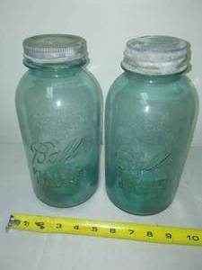 lot 172 image: 2 - 64 Oz half gallon ball jars