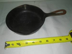 lot 184 image: Wagner Cast Pan