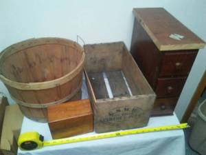 lot 210 image: Wood boxes & basket