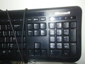 lot 246 image: Internet port, mouse, keyboard & wires.