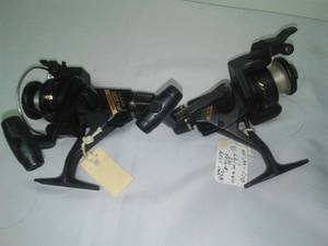 lot 254 image: 2 fishing reels Shimano FX200 L & R