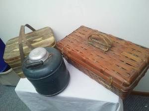 lot 289 image: Vintage Picnic Baskets & jug.