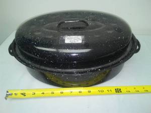 lot 315 image: Norsk Baking Roasting Pan enamel ware