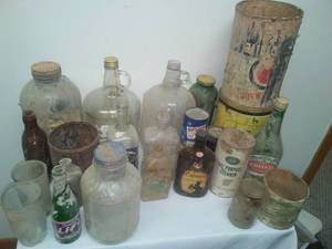 lot 339 image: Collectible Jars, bottles & cans. Barn Fresh.