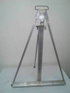 lot 346 image: Adjustable height painting easel or display,