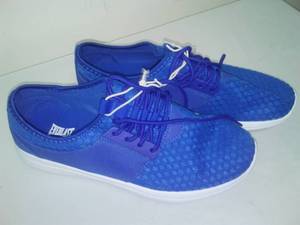 lot 357 image: Womens size 10 Everlast fabric tennis shoe NEW.