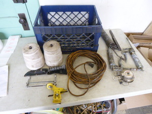 lot 25 image: Garage Items