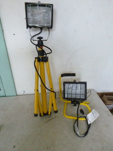 lot 26 image: 2 Garage Lights
