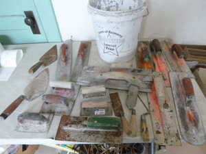 lot 30 image: Bucket of Cement Hand Tools