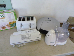 lot 39 image: Small Kitchen Appliances