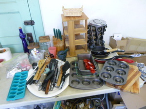 lot 41 image: Variety of Kitchen Items