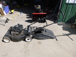 lot 6 image: Yard Pro Push Lawn Mower