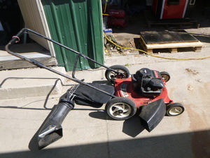 lot 7 image: MTD Push Lawn Mower