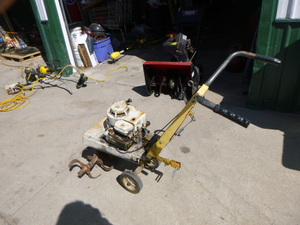 lot 8 image: Garden Queen Garden Tiller