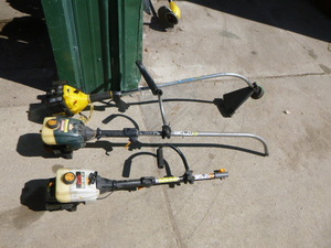 lot 11 image: 3 Weed Whips