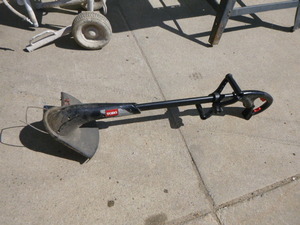 lot 12 image: Toro Electric Weed Whip