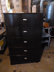 lot 57 image: 5 Drawer Dresser