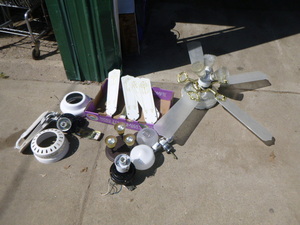 lot 69 image: Lot of Miscellaneous Light Fixtures