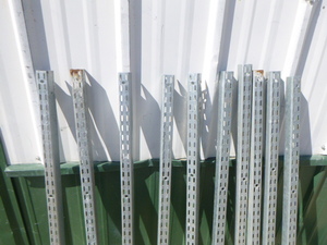 lot 72 image: 10 Shelving Brackets