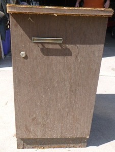 lot 73 image: Metal Cabinet
