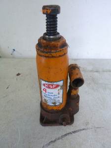 lot 97 image: K&F Hydraulic Bottle Neck Jack
