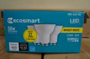 lot 32 image: 90 NEW LED Light Bulbs