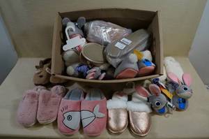 lot 35 image: Kids Slippers