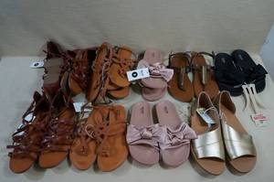 lot 37 image: Ladies Shoes